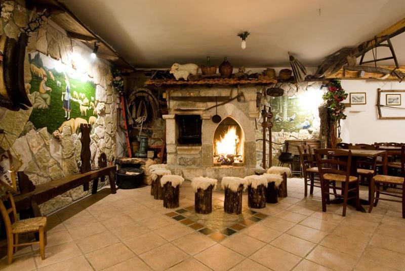 Lh Albergo Il Paradiso Pescasseroli Kültér fotó
