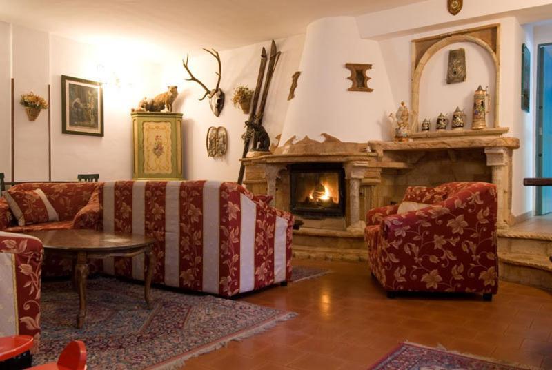 Lh Albergo Il Paradiso Pescasseroli Kültér fotó