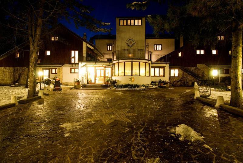 Lh Albergo Il Paradiso Pescasseroli Kültér fotó