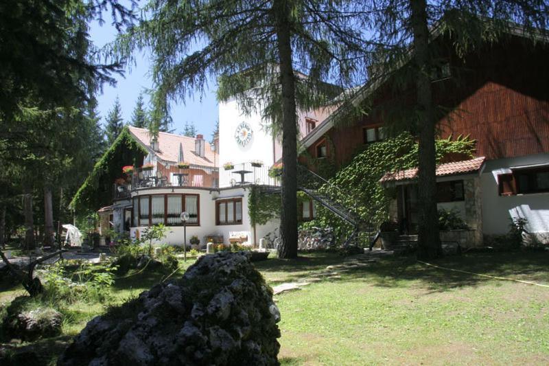 Lh Albergo Il Paradiso Pescasseroli Kültér fotó