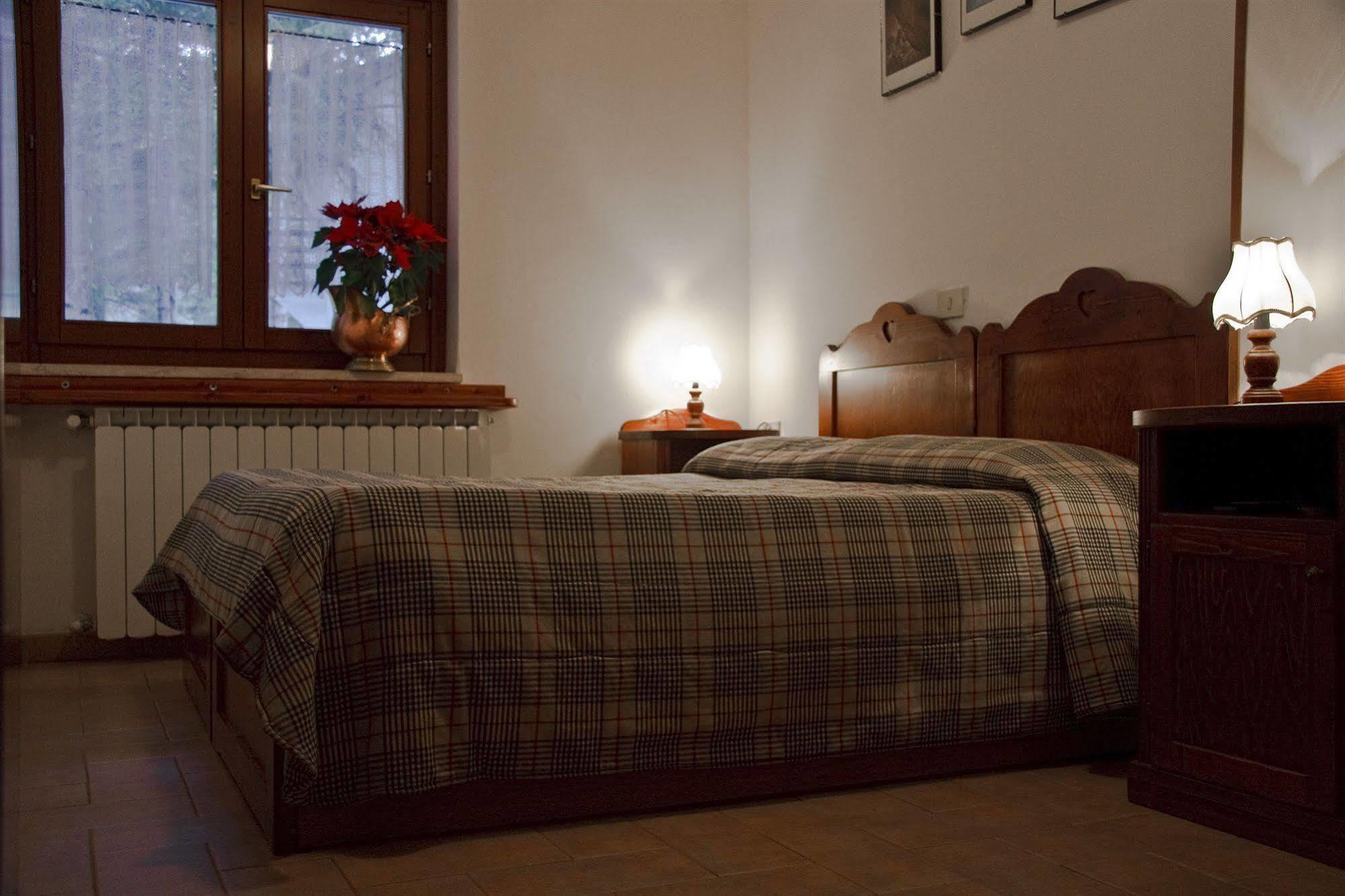 Lh Albergo Il Paradiso Pescasseroli Kültér fotó