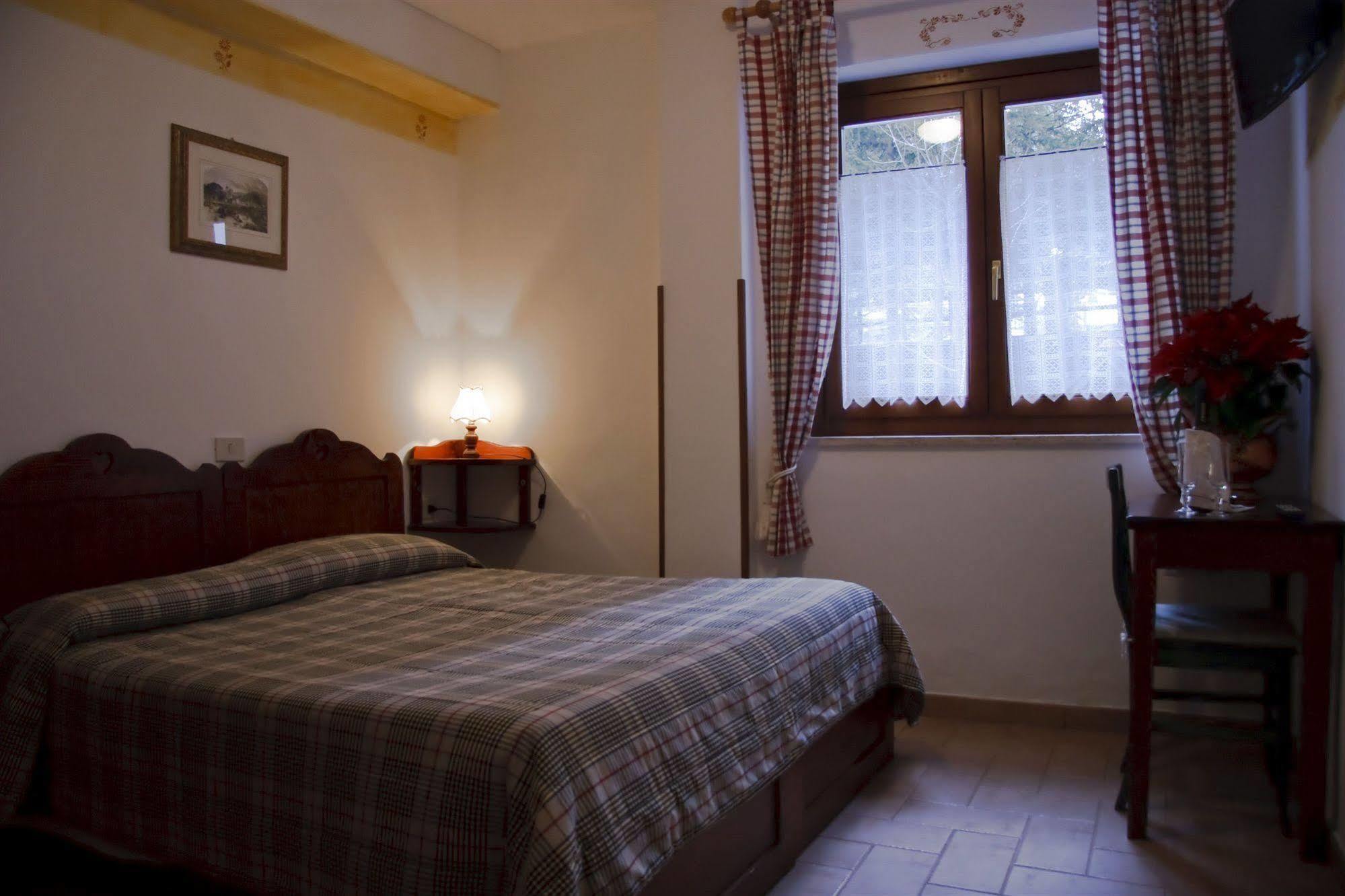 Lh Albergo Il Paradiso Pescasseroli Kültér fotó